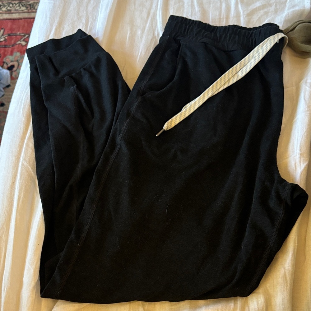 Vuori Black Joggers